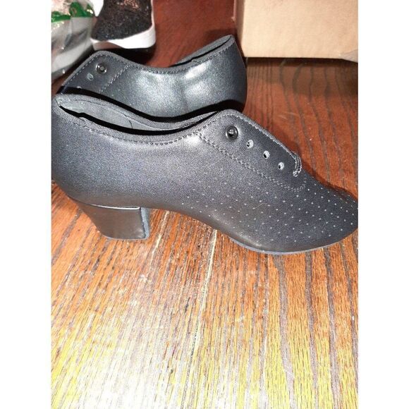 Size 5 Black Non-Slip Lace Up Dance or Practice Shoes With Heel - Picture 3 of 4